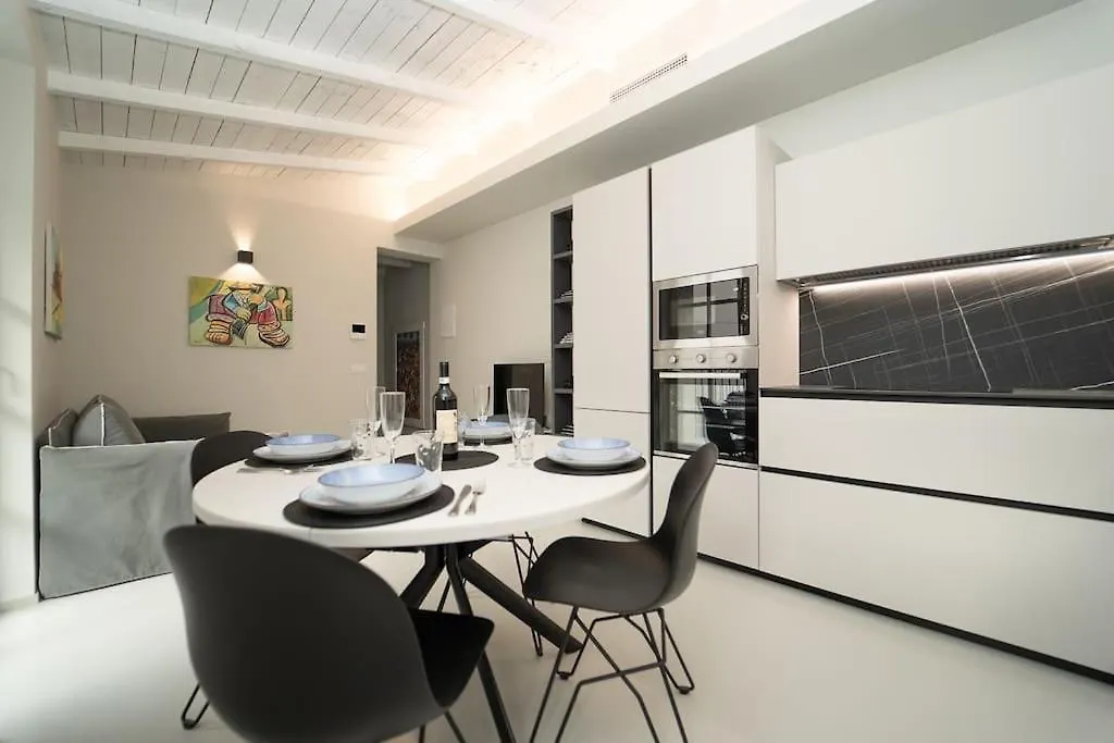 Appartamento Moderno A 2 Minuti Dal Duomo Di Como Apartment